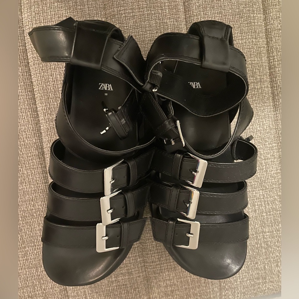 Zara black strapped platform sandals. Size 38/7.5